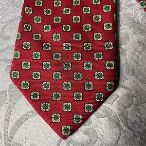 Brooks Brothers Red & Green Medallion Gum Twill Silk Tie